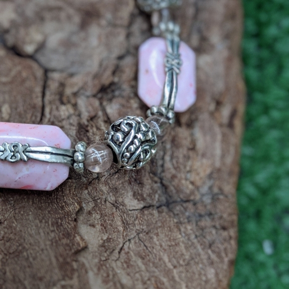 Vintage inspired rose stone necklace - Picture 2 of 3